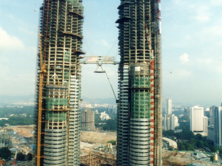 The history and construction of the Petronas Twin Towers - ExpatGo