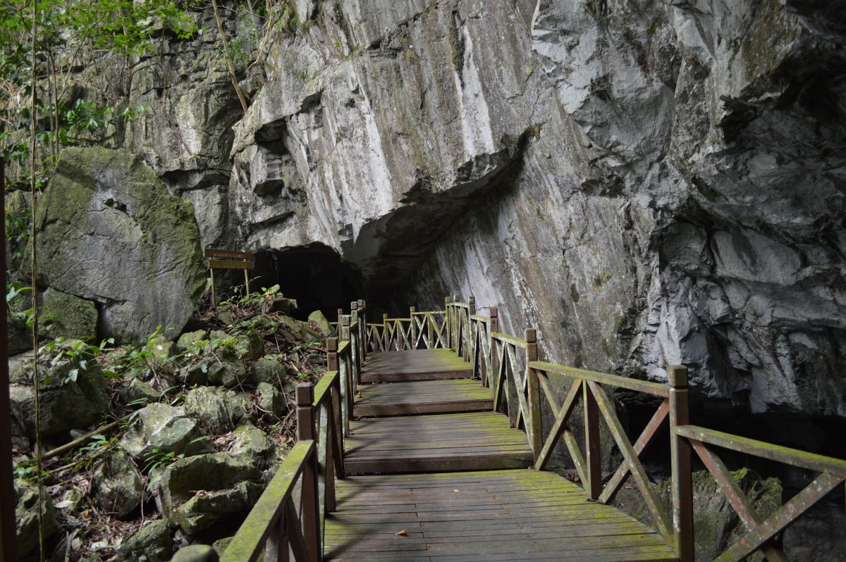 Wind Cave walkway | Photo credit: Moin Uddin