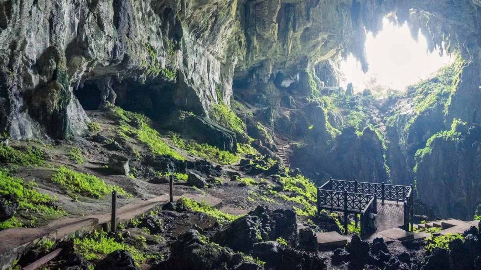 The Stunning Caves of Sarawak - ExpatGo