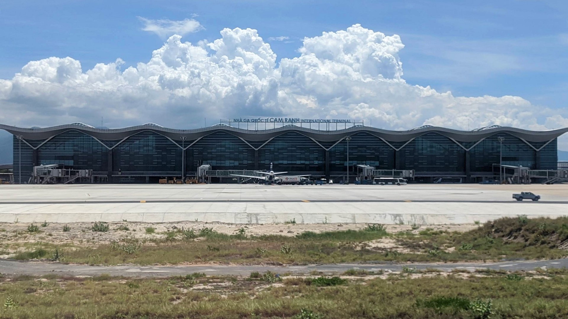 A modern new international terminal at Cam Ranh Airport - ExpatGo